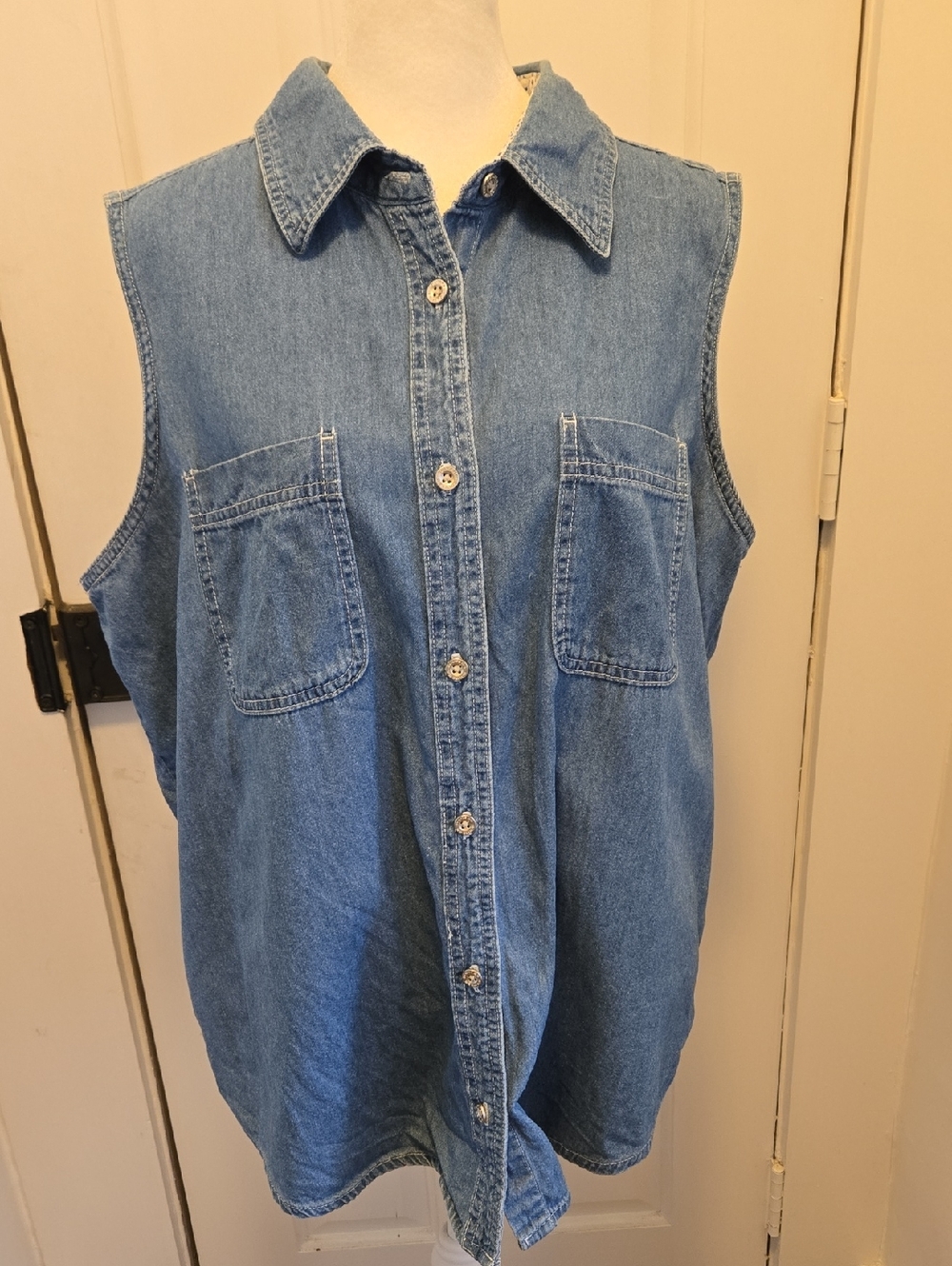 Route 66 Sleeveless Denim Button-Up Shirt Size 18